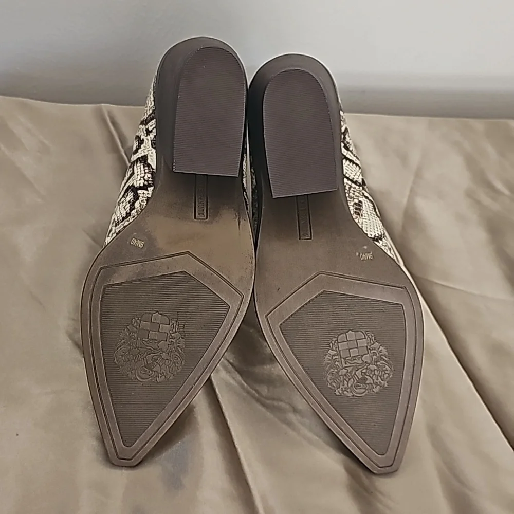 NEW Vince Camuto snake print leather ankle booties high  heel back zipper - Picture 10 of 12